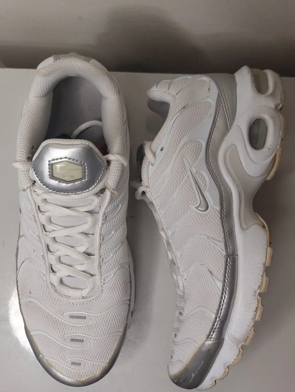 Nike Air Max Plus Kids White and Silver Mesh Sneakers Size 6